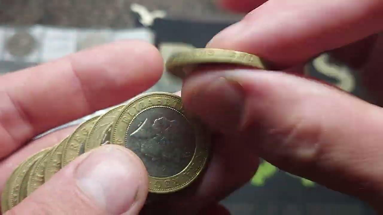 ПОИСК РЕДКИХ МОНЕТ НОМИНАЛОМ 2 ФУНТА: ПЕРЕБИРАЕМ 60 ФУНТОВ МОНЕТАМИ