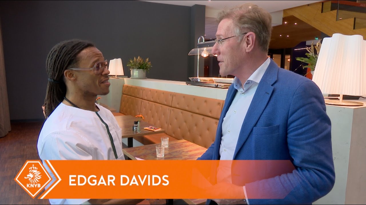 Edgar Davids ontvangt trainersdiploma Coach Betaald Voetbal