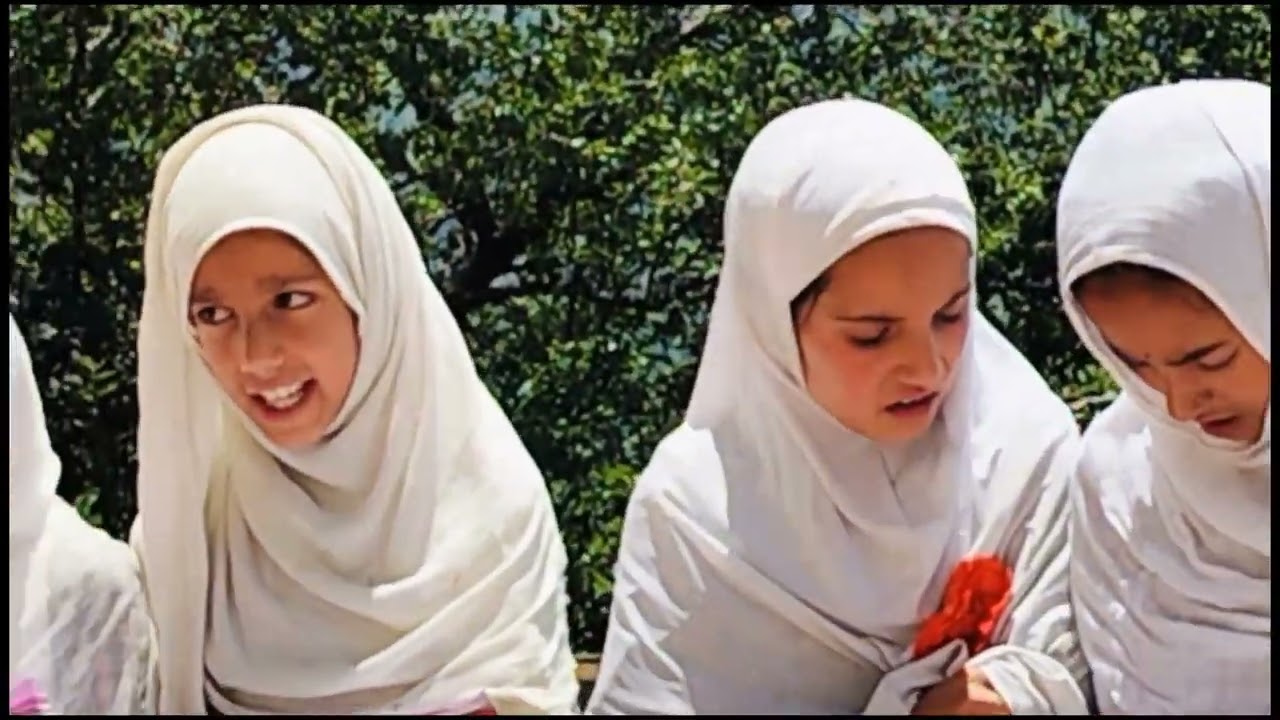 نظم۔ ماں باپ اور استاد بچوں کی سریلی آواز میں سن کے مزہ آۓ گا