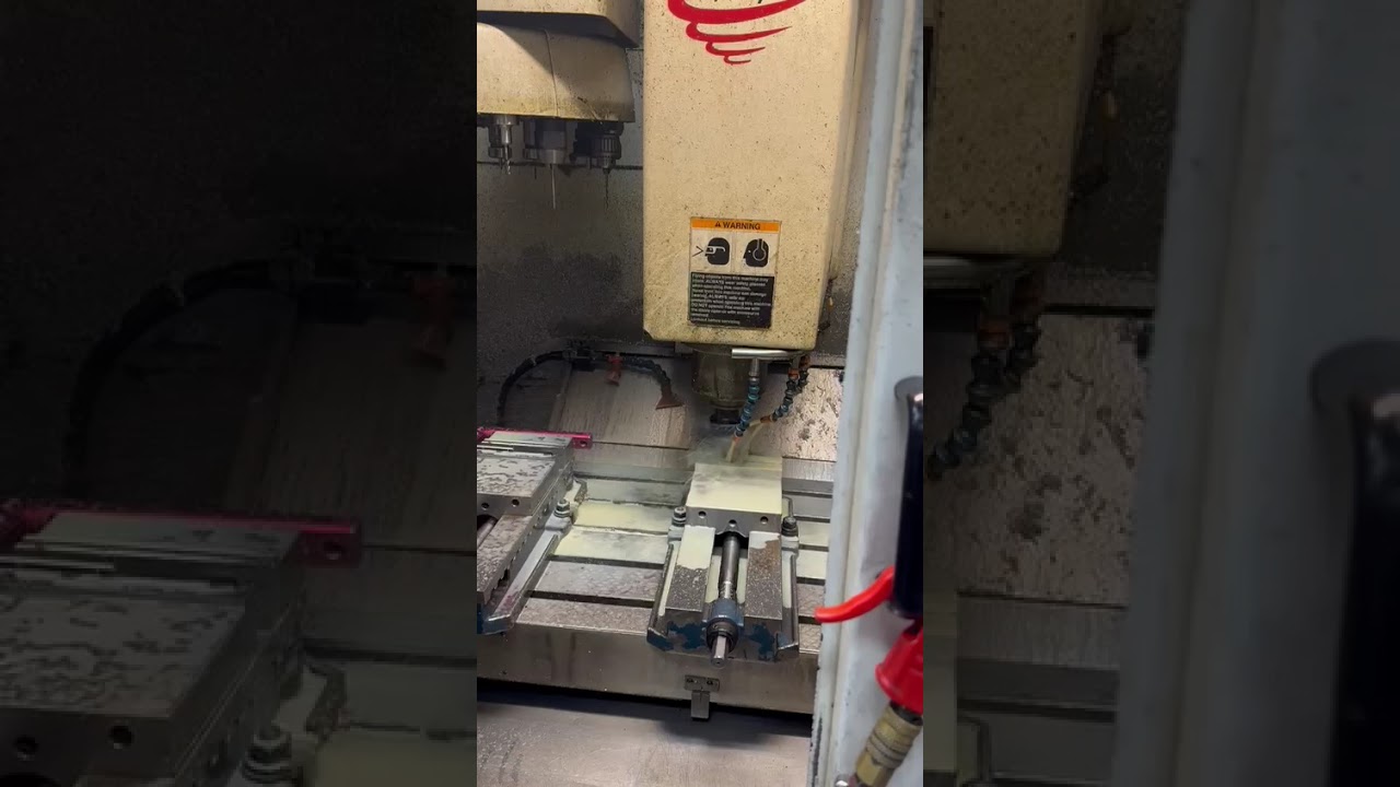 2000  Fadal VMC 40x20x28 with Fadal vh65 rotary table and chip auger.