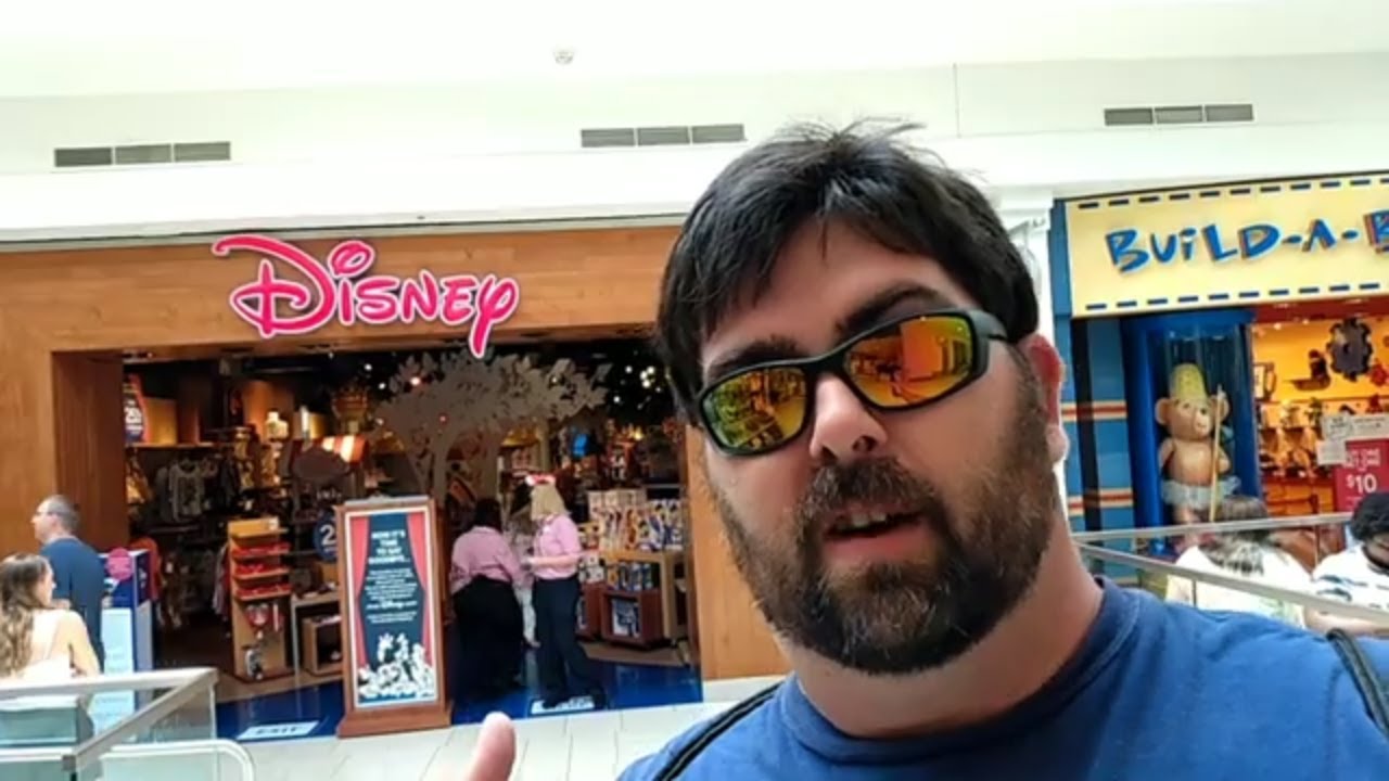 DISNEY STORE CLOSING!!! - Time To Buy Some Stuff! - Kenwood Mall (Cincinnati Ohio)