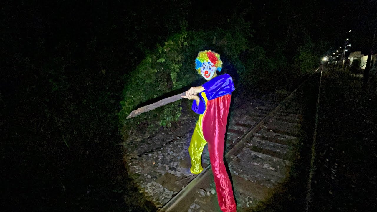 FUI ATACADO PELO PALHAÇO NA LINHA DO TREM