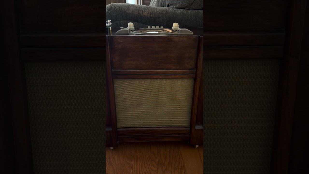More vintage music from a Zenith chairside radio.
