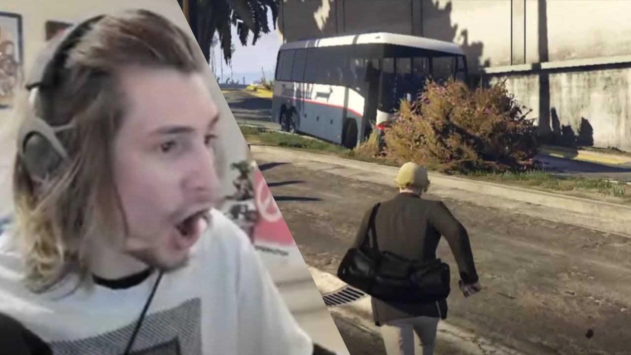 xQc GTA Roleplay server Pepega News team escapes from cops in a bus
