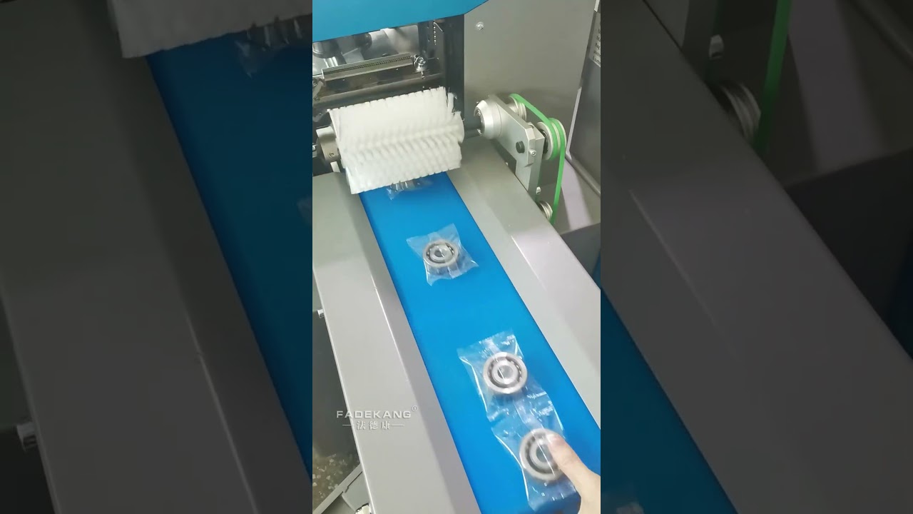 Bearing hardware packing machine #packingmachinefactory #hardwarepackingmachine #bearingpackaging