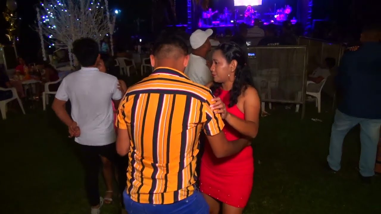 • Adao Sabino Vlog Asi bailan las chicas guapas de amatillo gro.