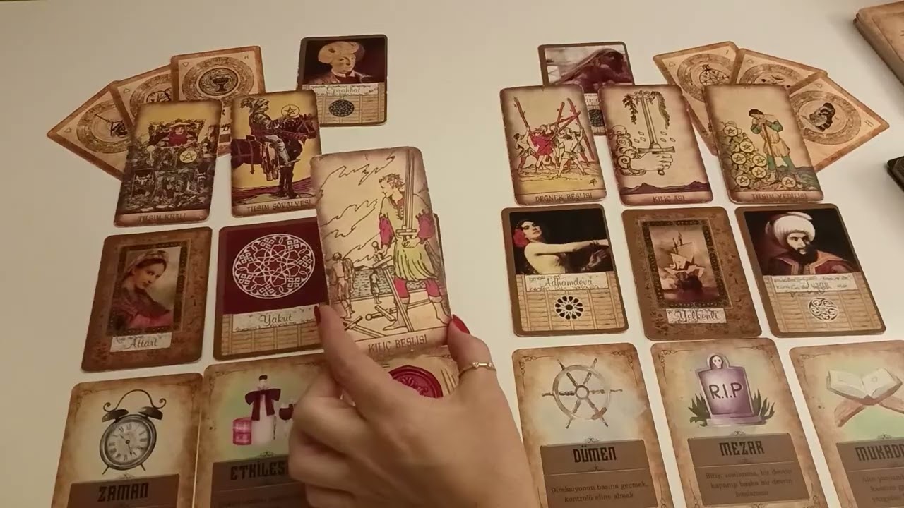 GEÇ KALMIŞ OLMAKTAN KORKUYOR ! #aklımdakişi #tarot 