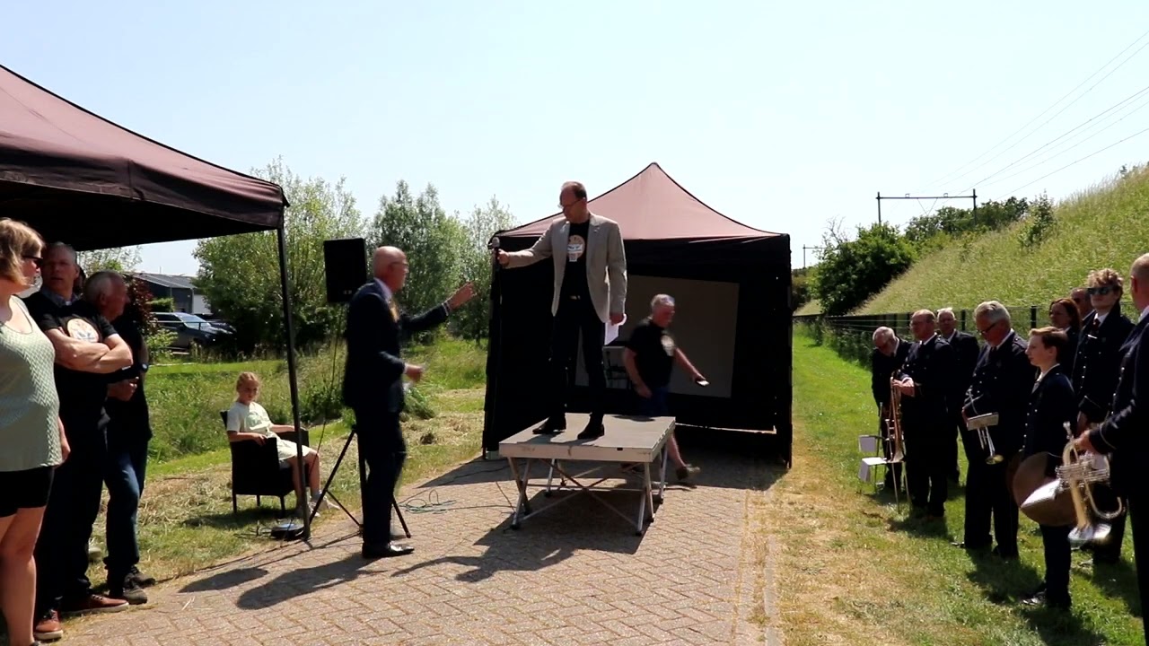 Onthulling beschildering Biddle Brug