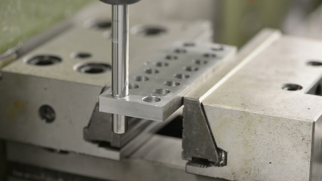 GratTec Maschinelles Bohrungs-Entgratwerkzeug - Anwendungsvideo 1
