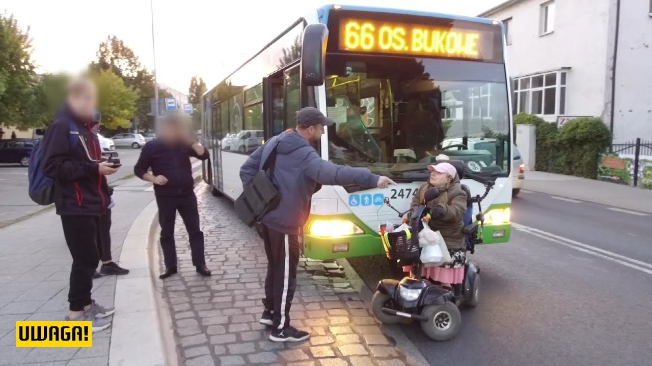 Kobieta na skuterze elektrycznym paraliżuje miasto (UWAGA! TVN)