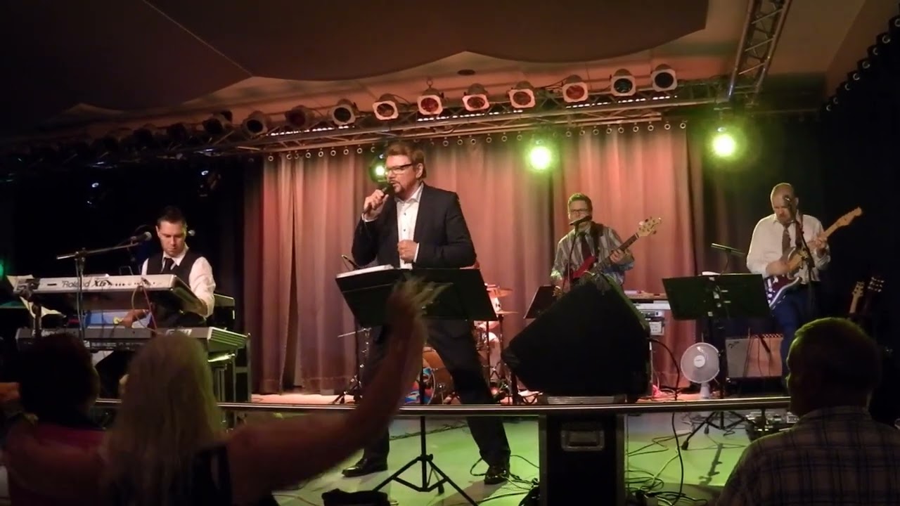 Naapurinvaara heinäkuu 2014. Kari Piironen; Syksyinen Kaipaus