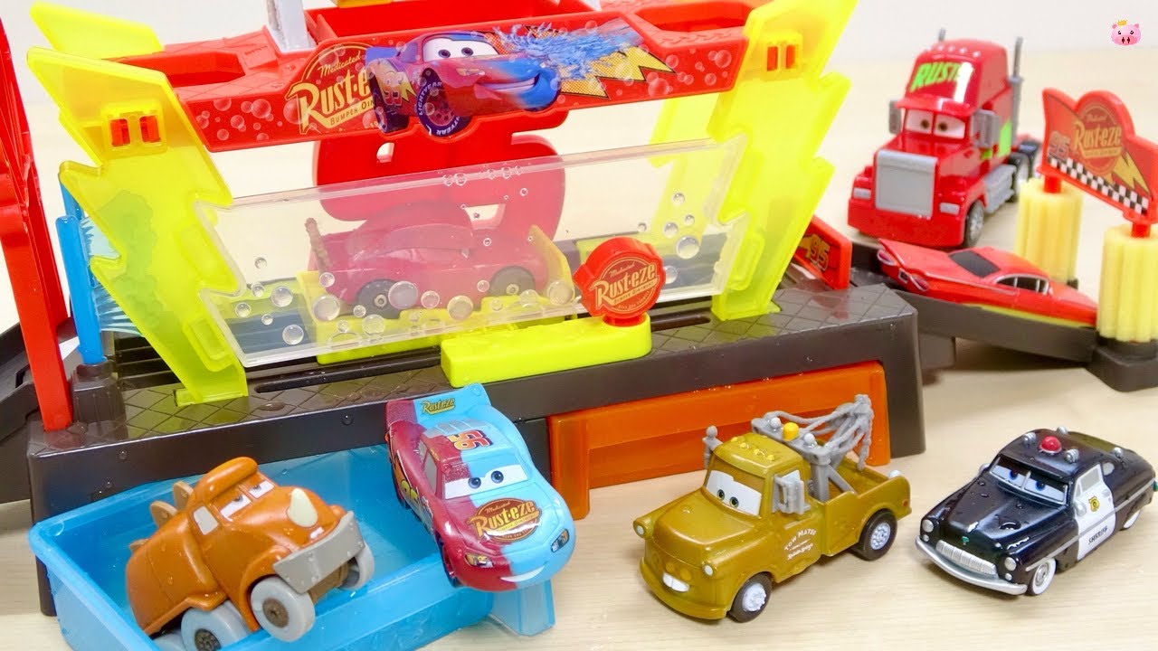 ピストンカップのシャワーでカラーチェンジ! カーズ 【RACE READY CAR WASH】徹底分析 : 稲妻デザインのジオラマベースとしての造形評価とトミカとのサイズ互換性