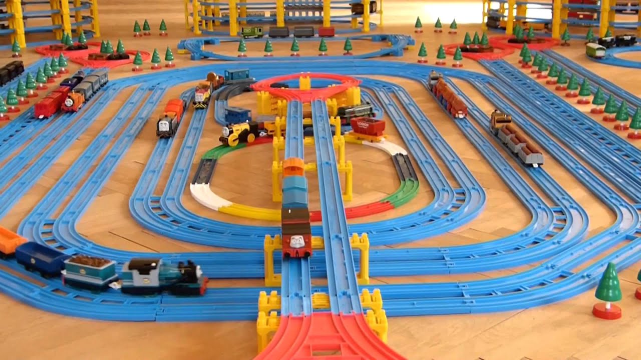 プラレール Tomy Thomas and 63 friends. A world record ? [HD]