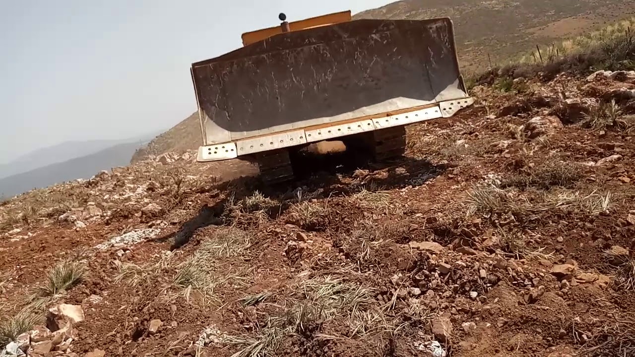 آلة قلع الأحجار من الأرض وجعلها صالحة للزراعة