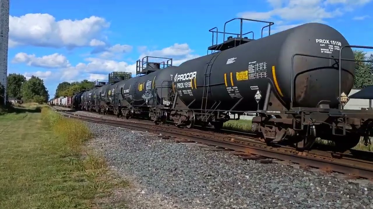 WordTrainVideo Of A PHONE View With A CN M383 SWB/SB Train In The Richmond Michigan, USA Area By Gab