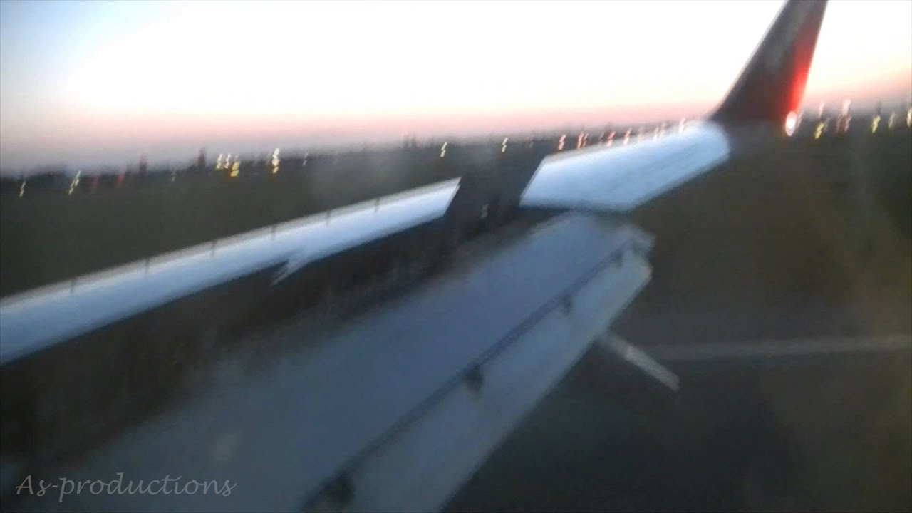 Airberlin 737-700 Evening landing in Copenhagen Airport