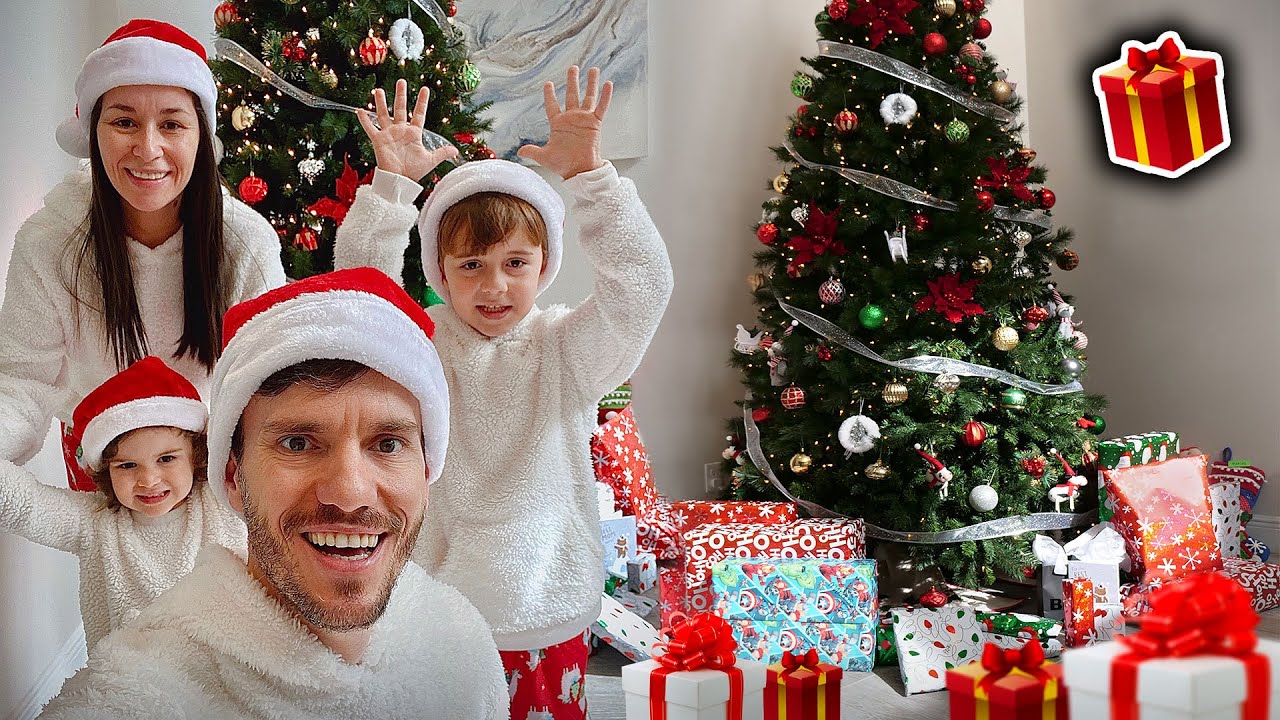 NATAL 2019 da Fam&iacute;lia Brancoala 🎅 Abrindo PRESENTES que PAPAI NOEL Deixou na &Aacute;rvore