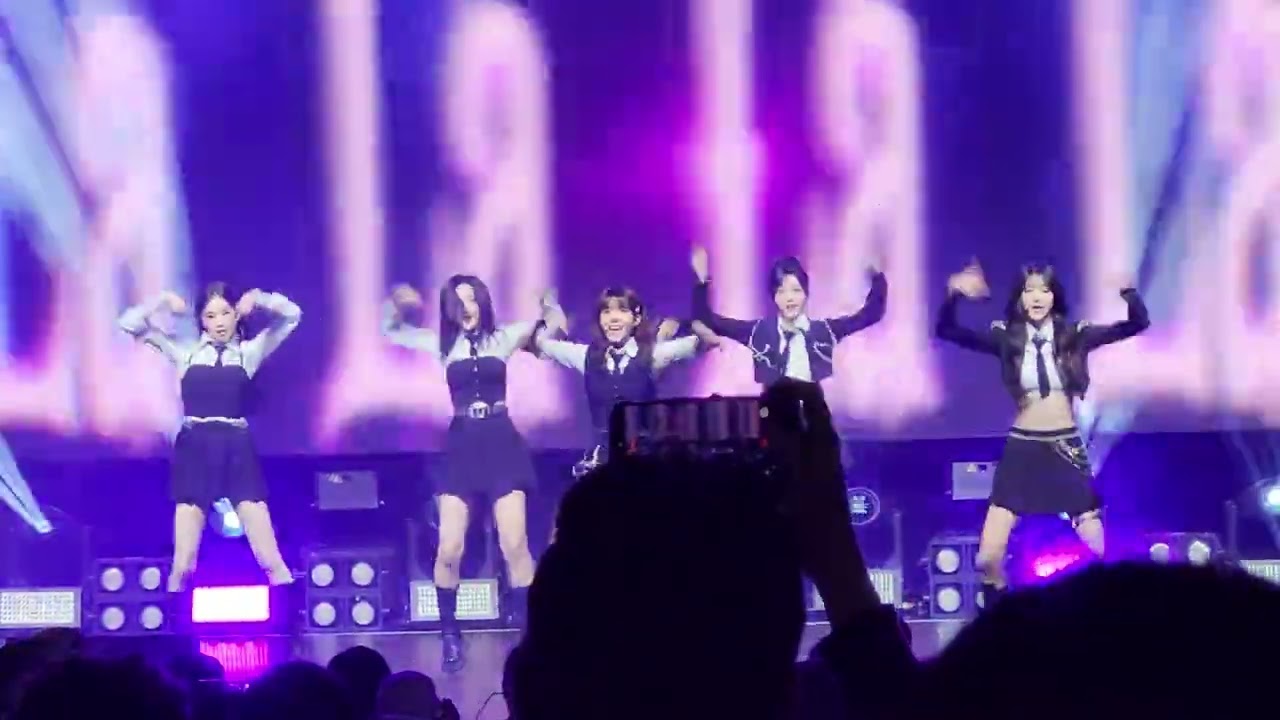 tripleS in Vancouver - Girls Never Die
