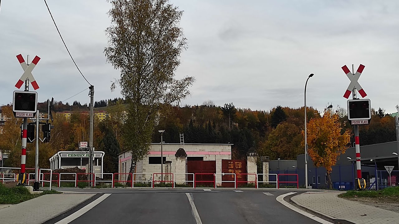 Obnovené železničné priecestie Dolný Kubín / Restored Railroad Crossing