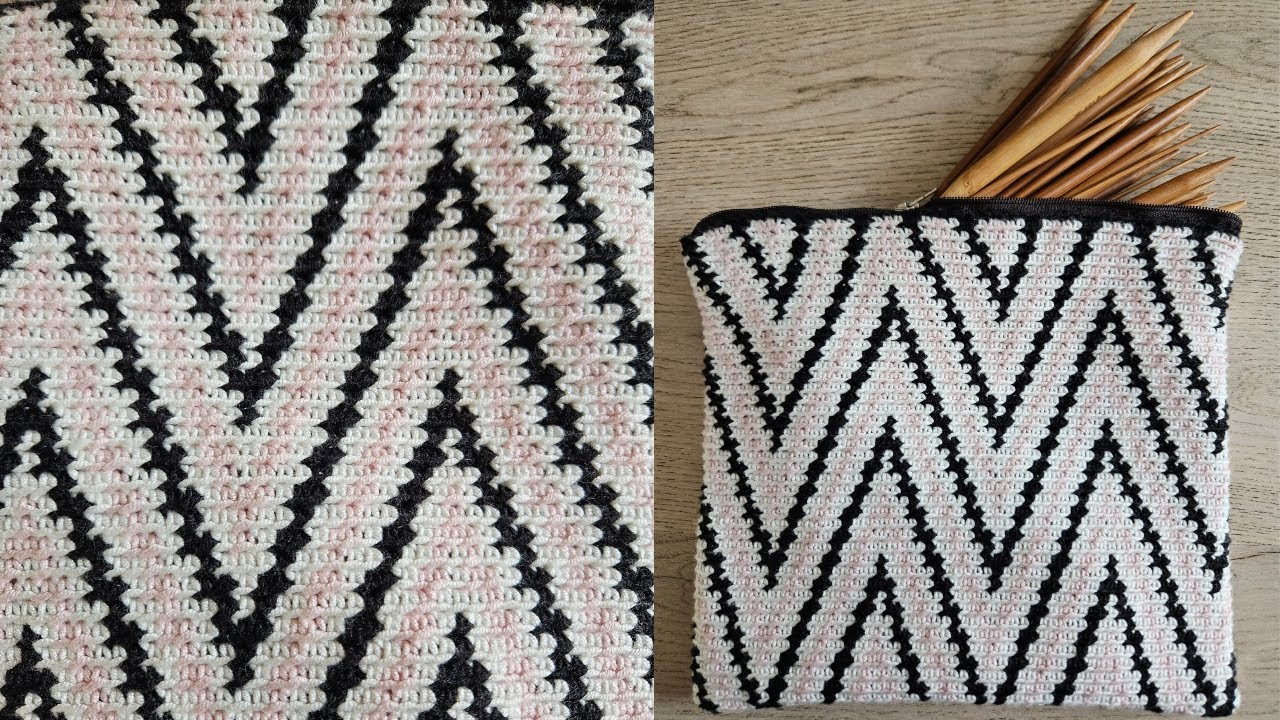 TAPESTRY CROCHET MAKEUP BAG