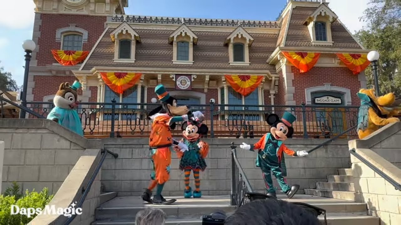 Disney Characters Halloween Costumes Halloween Time 2023 at Disneyland   4K