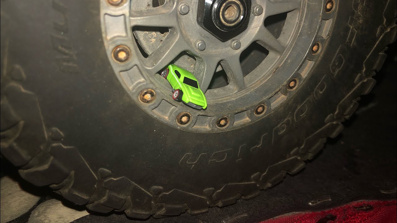 RCWC: Worlds Smallest Die-cast Hot Wheels Ever! & Tracks! What The Scale Is Going On!?