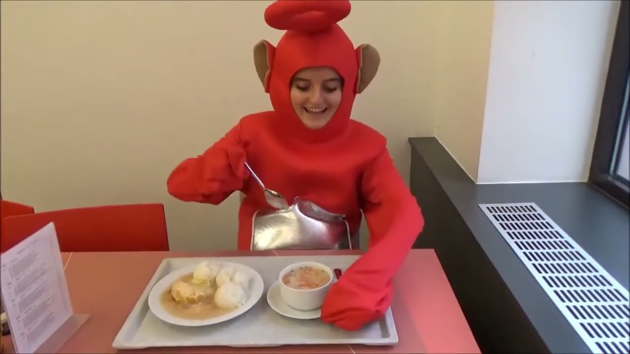 🌈 Po z Teletubbies 🌈 - 🍲 Drůbeží vývar se zeleninou a nudlemi,🍗 kuřecí plátek s broskví a sýrem