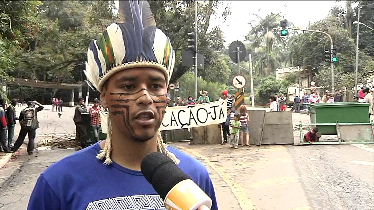 Índios protestam no Pico do Jaraguá