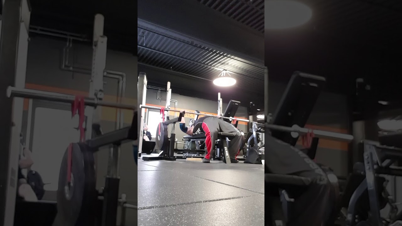 Penkkipunnerrus 70kg x15 painot kuminauhoissa