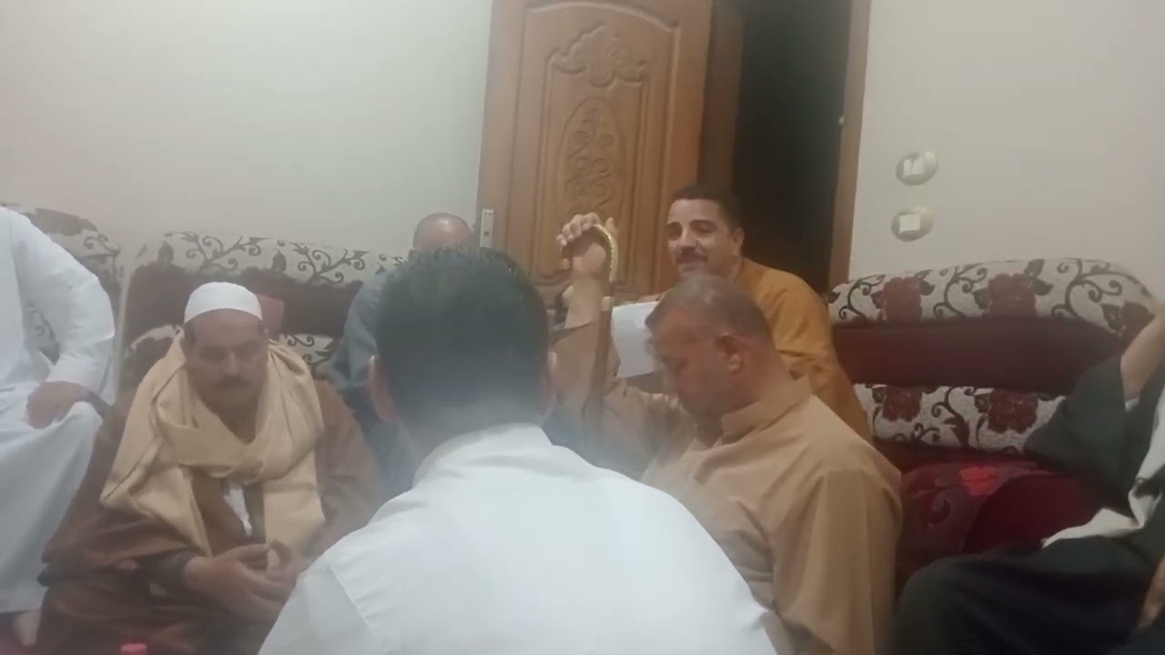 ضرب الشيخ بعد صلاه العصر وهوا خارج من المسجد ونتج عنها إصابات في الوجهه والراس