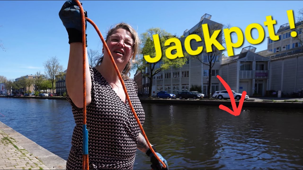 Amsterdam Magneetvissen Hit The Biggest Magnet Fishing Jackpot & You Won't Believe What She Found!
