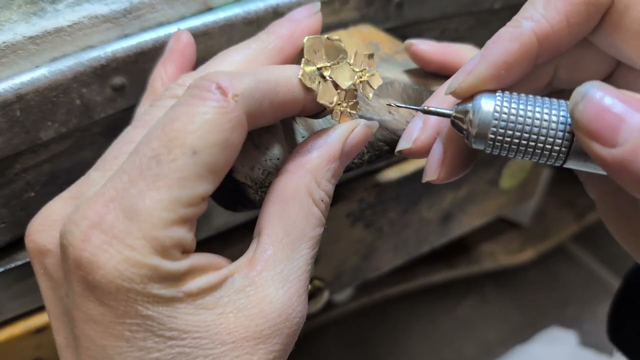 This Handmade Gold Flower Ring Is Pure Art 🌸✨