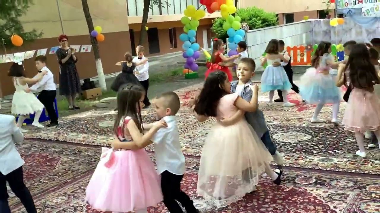 Прощален валс на група 