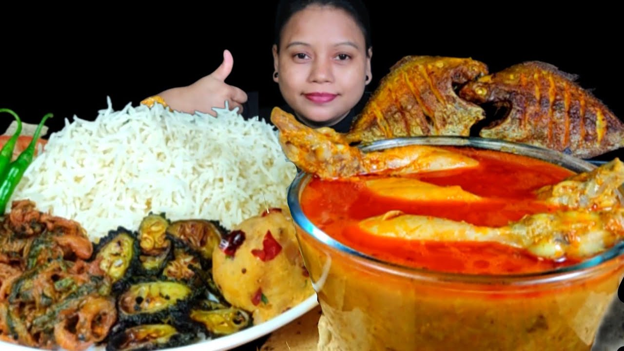 EATING SPICY CHICKEN DALCHA CURRY WITH BASMATI RICE, FISH FRY, ALOO BHARTA, KARELA FRY & PAKODA ASMR