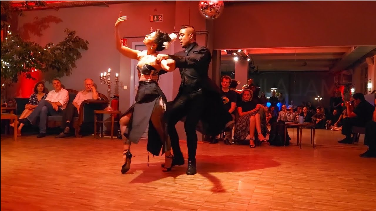 Natasha Barbara & Luciano Des: Theatrical Tango Performance