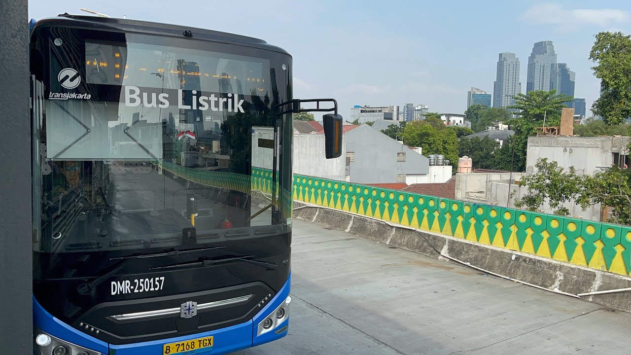 Naik Bus TransJakarta Blok M ke Bekasi Timur koridor 1, 4K, B21. 