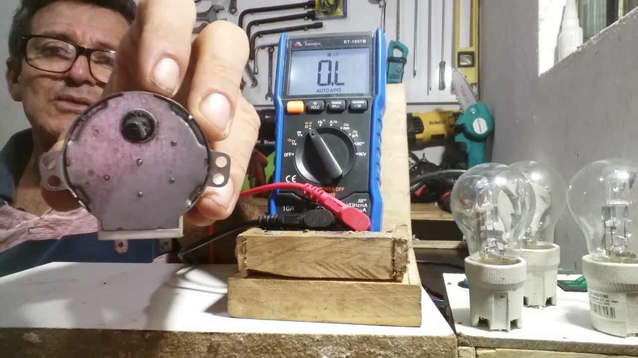 Como Testar o Motor do Prato do Forno de Microondas no Multimetro Digitalbe no Teste Lâmpada Série