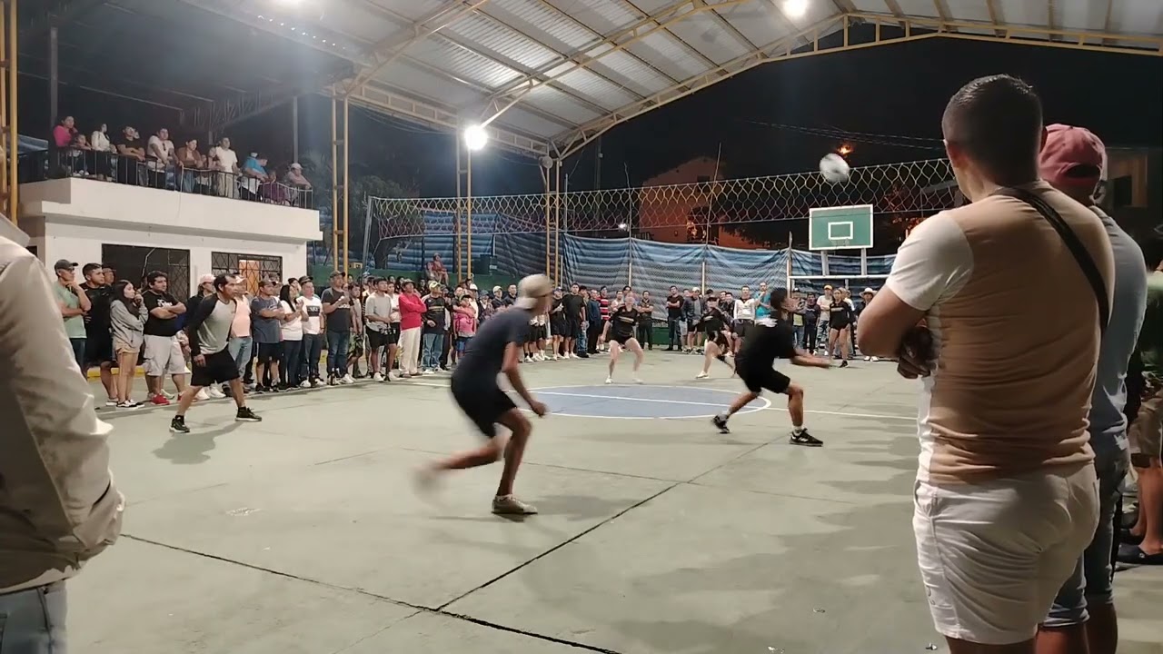Ecuavoley femenino 🏐 Yangana-Loja ✨ Melani, Salo y Amparito vs trío del Barrio Comunidades 💪🏻🩵