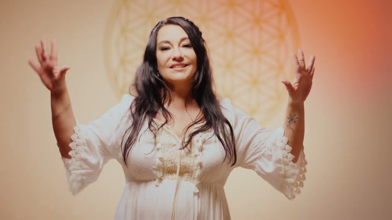 LEELAH SKY - easier (official video)
