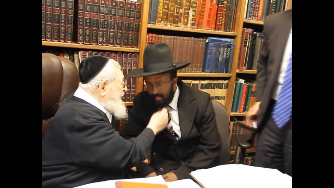 מרן הרב עובדיה בפגישה מרגשת עם צעירים מהעדה האתיופית