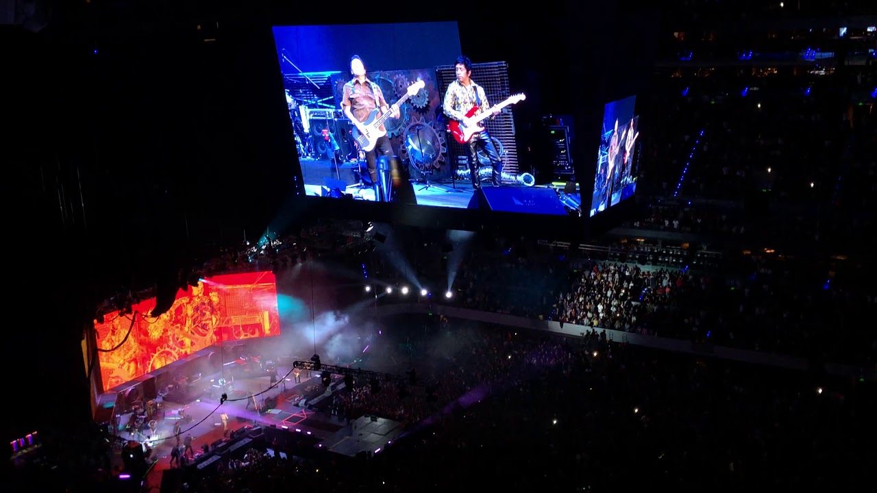 PANTEON ROCOCO ARENA CIUDAD DE MEXICO 2019 BORRACHO BANDERITAS Y GLOBOS