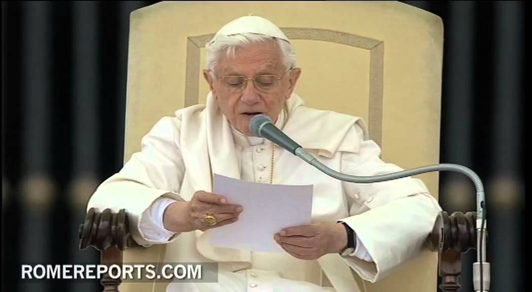 Benedicto XVI inicia una catequesis sobre la liturgia como escuela de oración