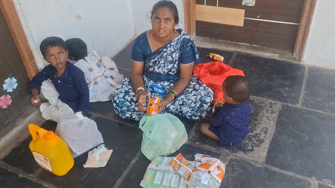 నెలవారి సరుకులు చూపిస్తున్న సమయంలో కూడా చిన్న చిన్న విషయాల్లో కూడా కోపం పెరిగిపోతోంది రాజీకి