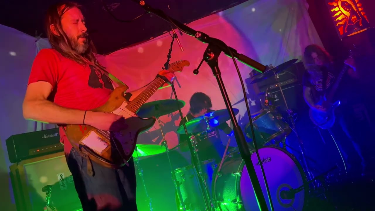 Earthless 