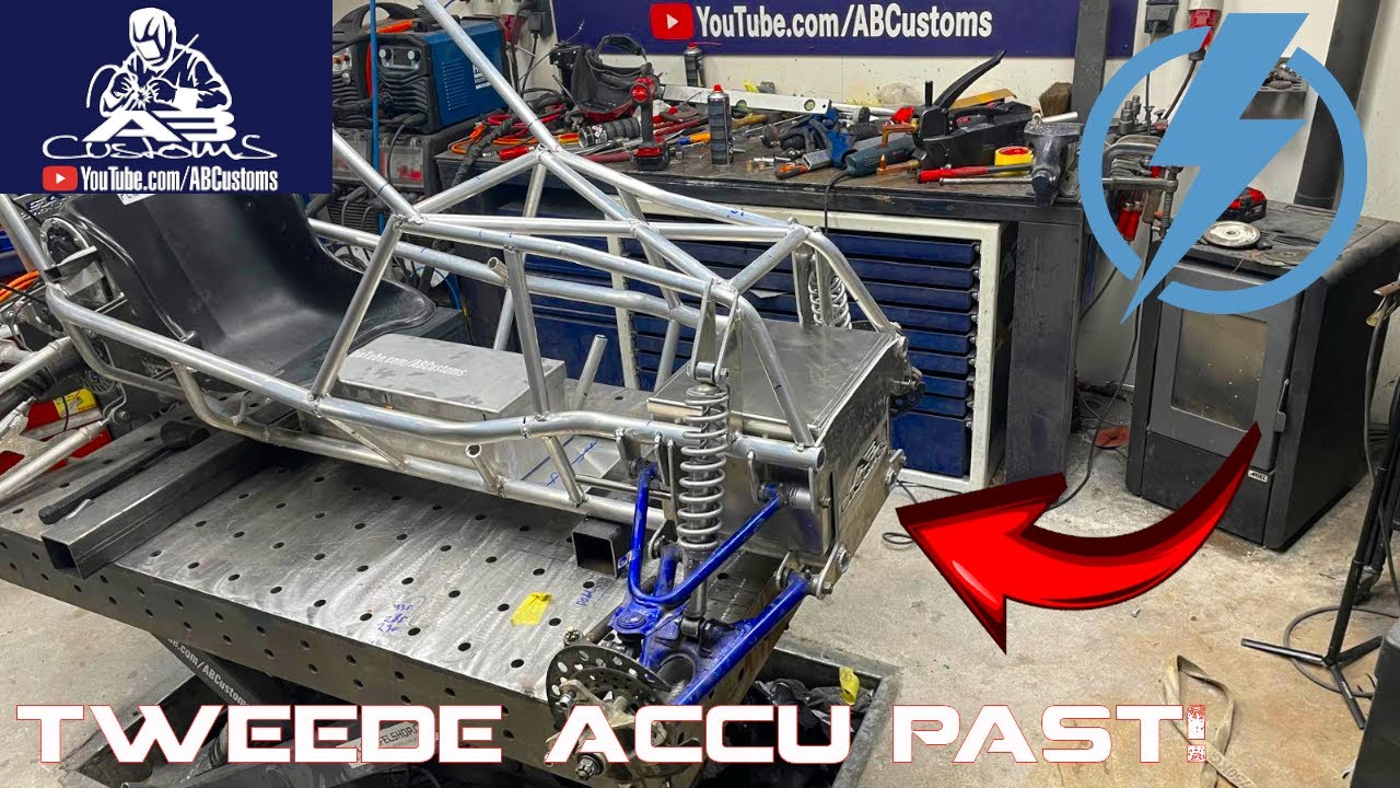 Tweede accu bak plaatsen op de buggy, en de neus af maken