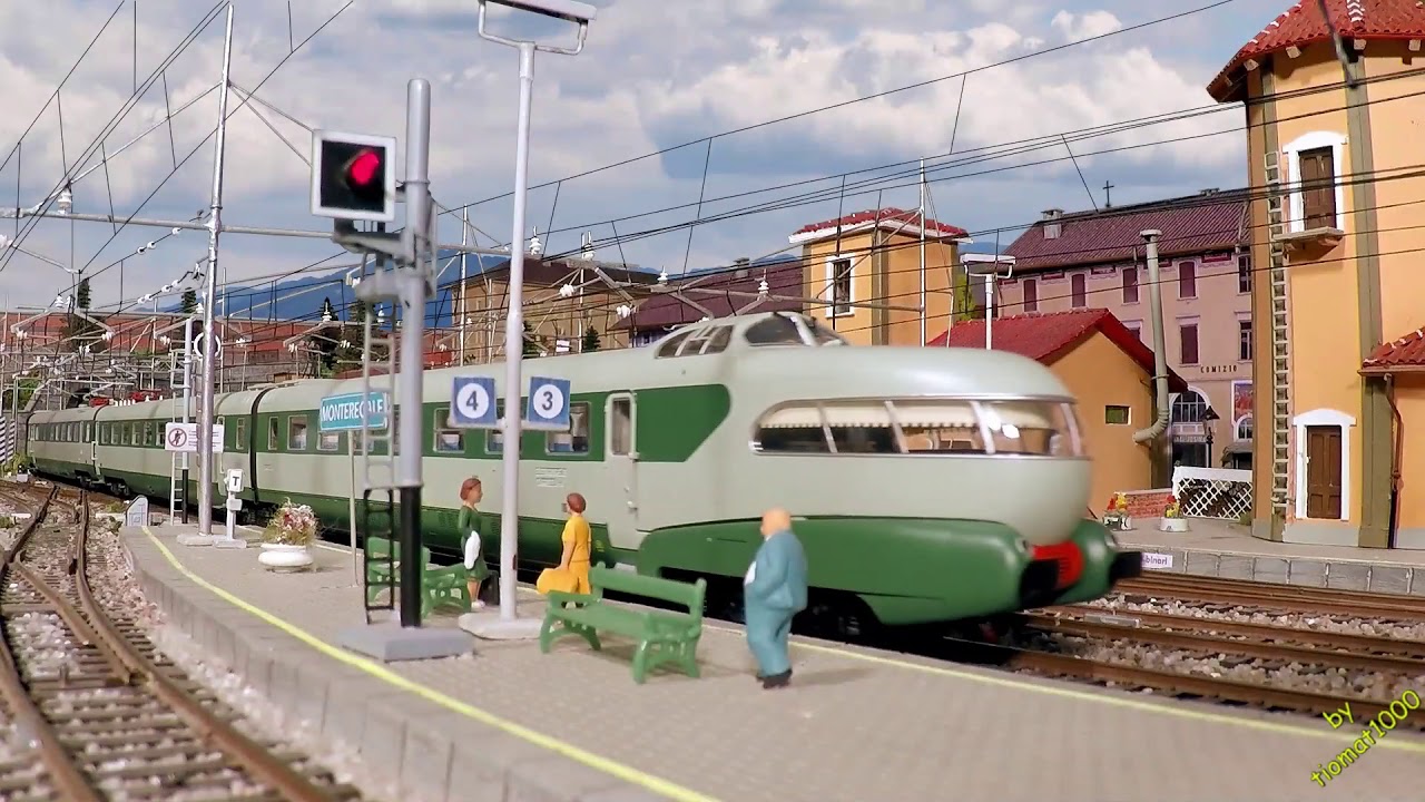 Plastico Monteregale -  ETR 242 ed ETR 250 ARLECCHINO in H0 ep IV