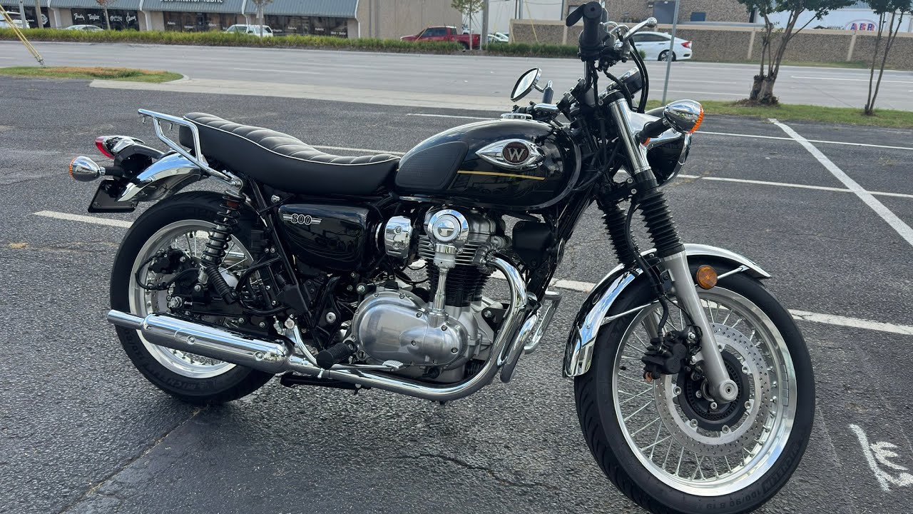 A ride to work on my 2025 Kawasaki W800