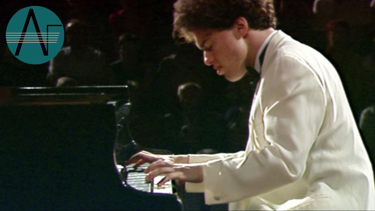Evgeny Kissin: Modest Mussorgski - The Old Castle (with Promenade)