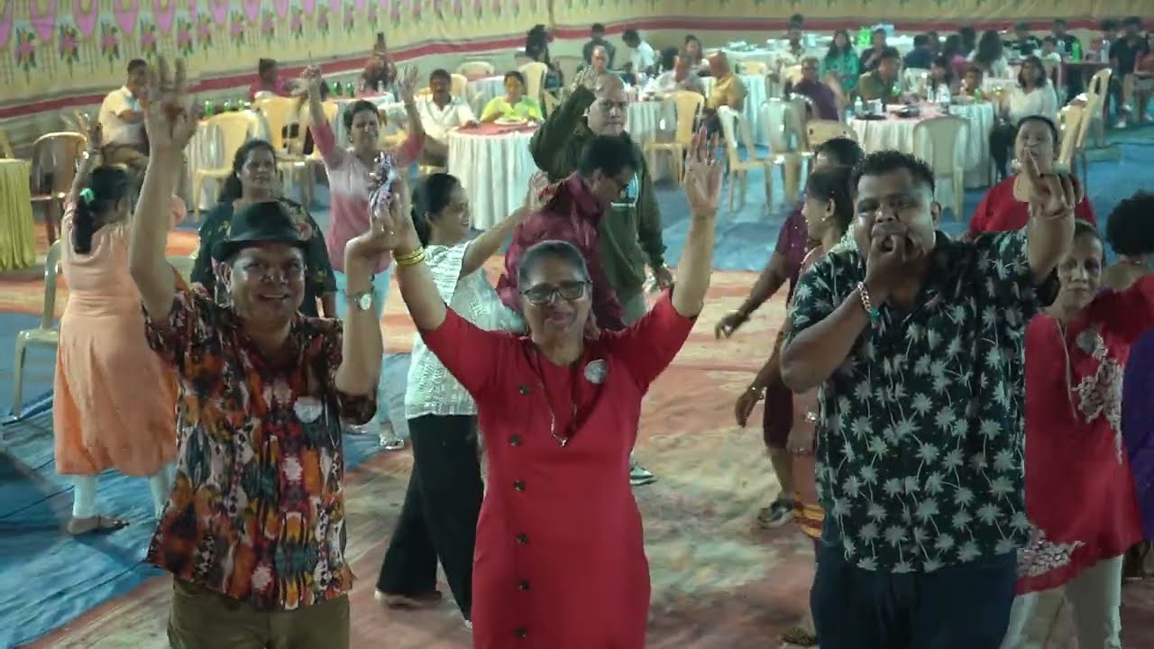 Versova EntrozCha Dhammaal Dance Part 1