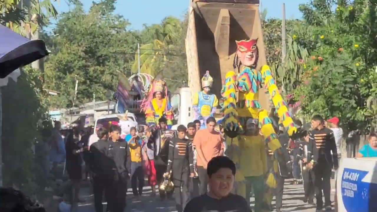 Canton melara de fiesta las carroza 😃 🇸🇻